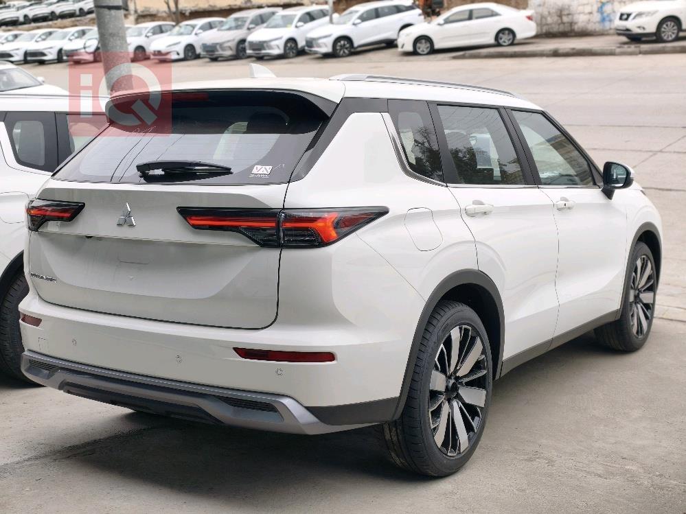 ميتسوبيشي اوتلاندر